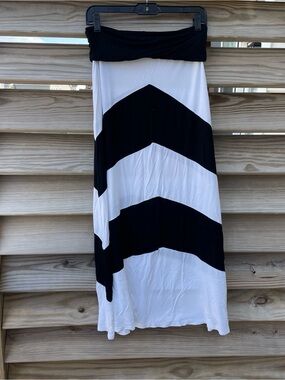 OM Yoga black and white chevron skirt Women L/XL Like New
